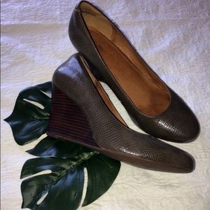 Leather Textured Pumps